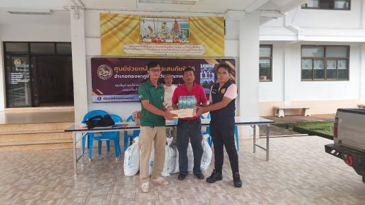 "สป.ชะแล อ.อ.ป." มอบเครื่องบริโภค สมทบให้ผู้ประสบภัยนำ้ท่วม ในพื้นที่ภาคเหนือ